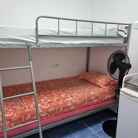 Albergue Cristina Habitaciones Con Bano Privado Y Mini Cocina Corralejo Kültér fotó