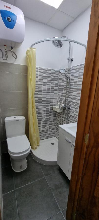 Albergue Cristina Habitaciones Con Bano Privado Y Mini Cocina Corralejo Kültér fotó
