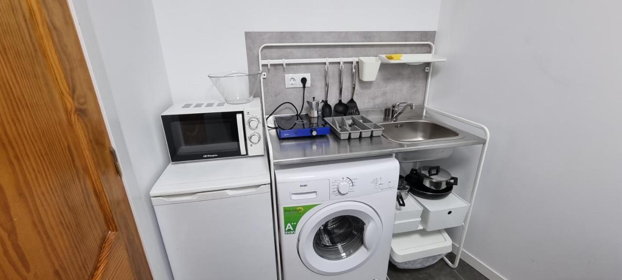 Albergue Cristina Habitaciones Con Bano Privado Y Mini Cocina Corralejo Kültér fotó