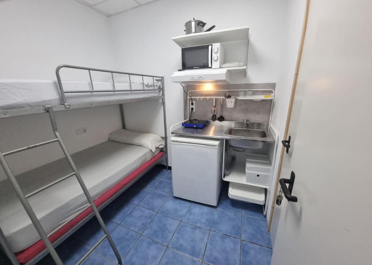 Albergue Cristina Habitaciones Con Bano Privado Y Mini Cocina Corralejo Kültér fotó