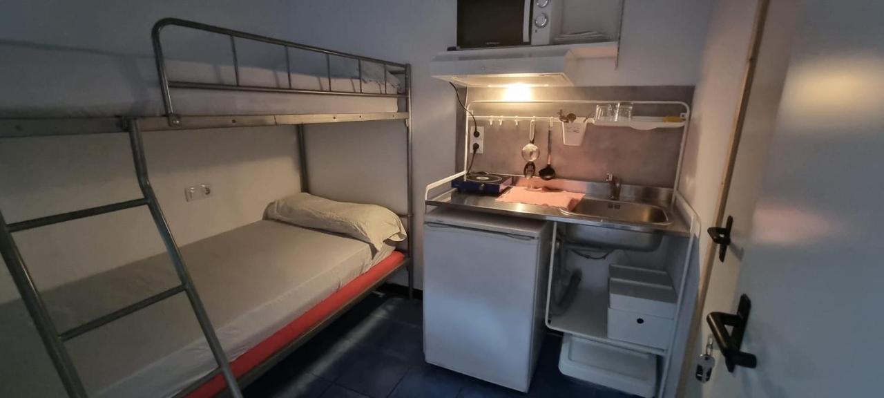 Albergue Cristina Habitaciones Con Bano Privado Y Mini Cocina Corralejo Kültér fotó