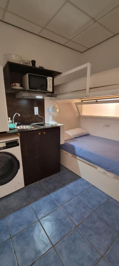 Albergue Cristina Habitaciones Con Bano Privado Y Mini Cocina Corralejo Kültér fotó
