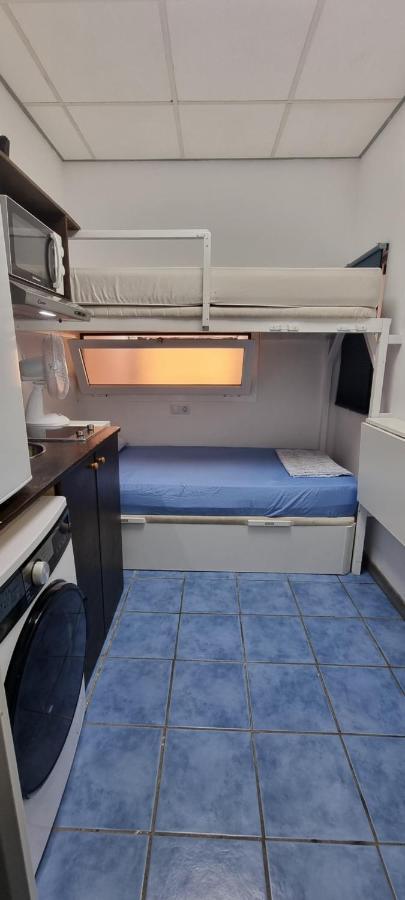 Albergue Cristina Habitaciones Con Bano Privado Y Mini Cocina Corralejo Kültér fotó