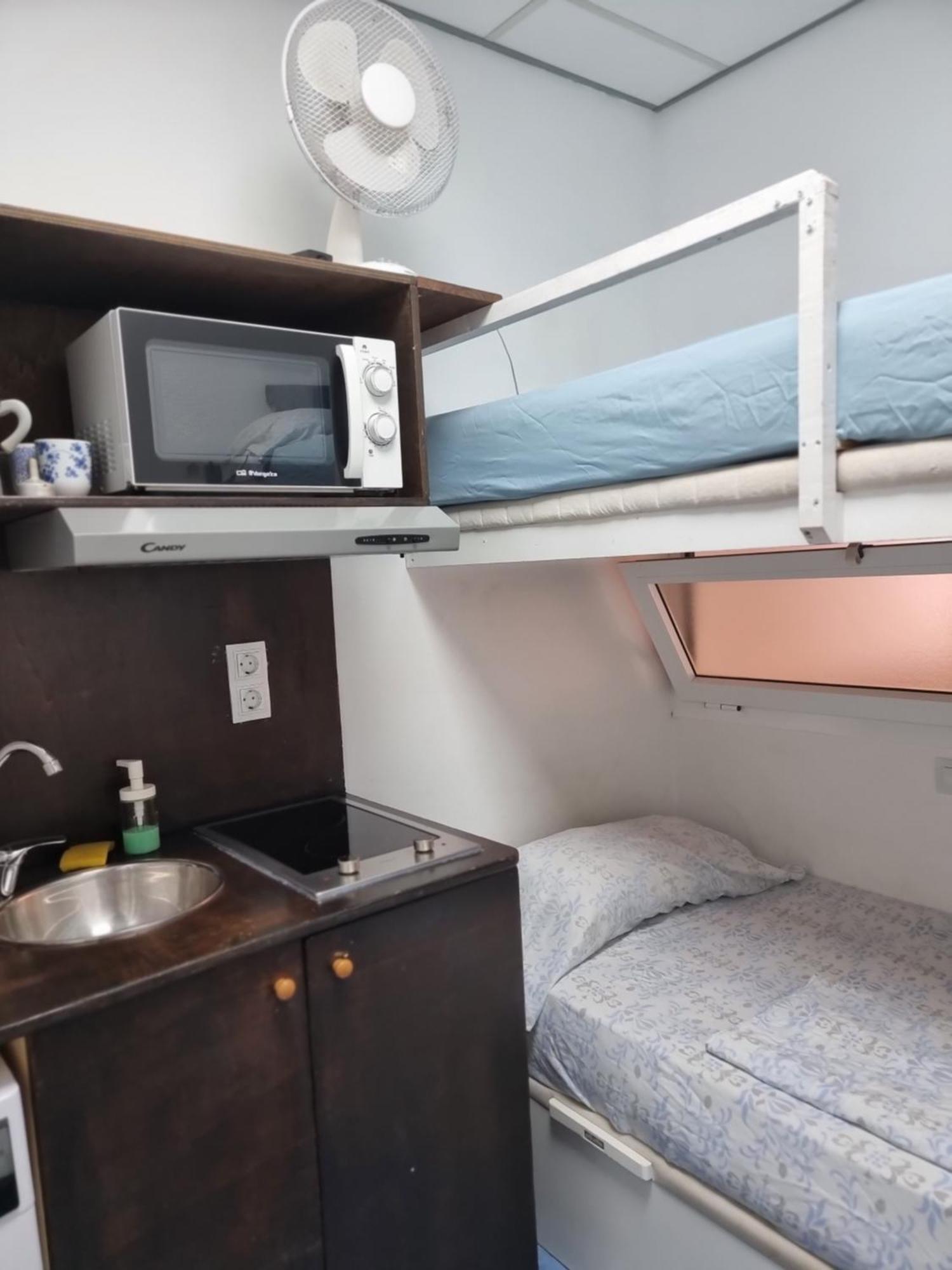 Albergue Cristina Habitaciones Con Bano Privado Y Mini Cocina Corralejo Kültér fotó