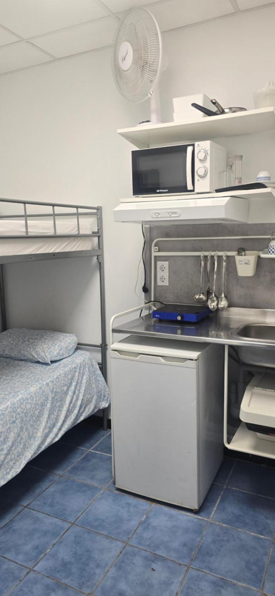 Albergue Cristina Habitaciones Con Bano Privado Y Mini Cocina Corralejo Kültér fotó